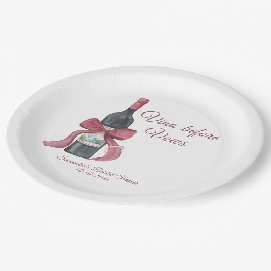 Vino before vows Bridal Shower Pappteller (Schrägansicht)