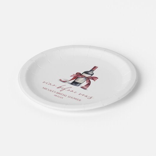 Vino Before Vows Red Wine Flasche Bow Brautparty Pappteller (Schrägansicht)