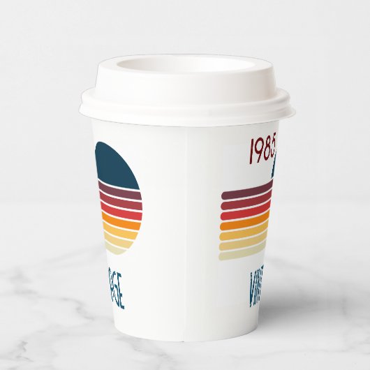 Vintag 1985 Retro Stripe Sun Pappbecher (Rechts)