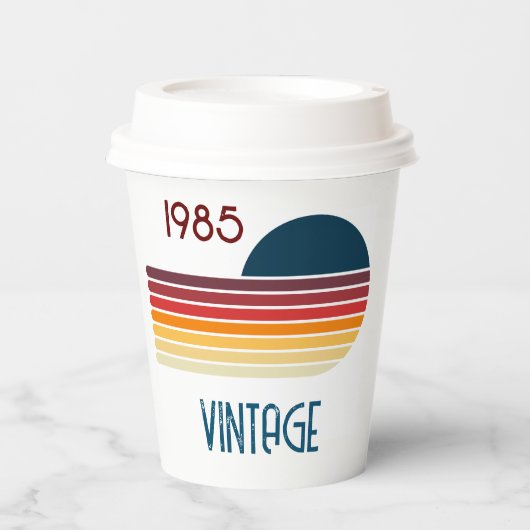 Vintag 1985 Retro Stripe Sun Pappbecher (Vorderseite)