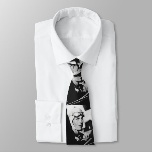 Vintag Amelia Earhart Foto Krawatte (Gebunden)