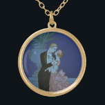 Vintag Art Deco Newlyweds, Oui von George Barbier Vergoldete Kette<br><div class="desc">Vintage Illustration Liebe und Romantik Deko Bild mit einem Mann und einer Frau in formellen Kleiderballsaal tanzen im Mondschein; sie ist in einem eleganten Hochzeitskleid, das einer Blume mit Blütenblättern ähnelt, und er ist in seinem feinsten Tuxedo. Das Paar ist auf einem Balkon mit Blick auf das Meer stehend, mit...</div>