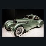 Vintag Art Deco Style 1935 Aérolithe Concept Car Poster<br><div class="desc">1935 Aérolithe Concept Car entworfen von Jean Bugatti. Wie der Grand Prix Typ 59 nutzte die Aérolithe Elektron (eine Magnesiumlegierung) oder Duralumin (eine Aluminiumlegierung) für ihre Karosserieplatten. Daher wurden die Bodypanels extern niettiert,  wodurch die SignaturNaht entsteht.</div>