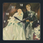Vintag Art Deco Wedding Bridge und Groom Newlyweds Quadratische Wanduhr<br><div class="desc">Vintages Bild Liebe und romantische Kunst Deko mit einer Braut und Bräutigam,  die den Gang nach der Hochzeitsfeier hinunter gehen. Der Mann trägt einen Smoking und die Frau trägt ein weißes Hochzeitskleid und trägt einen Strauß von Calla Lilie Blume. Das glückliche,  frisch verheiratete Paar beginnt ihre Ehe.</div>
