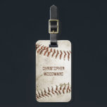 Vintag Baseball Personalisiert Gepäckanhänger<br><div class="desc">Ein Foto eines abgenutzten Vintagen Baseballs bildet den Hintergrund dieses personalisierten Gepäckanhängers. Fügen Sie Ihren Namen in Not Grunge sans Serif Schriftart in einem Schatten rötlich braun, dass die Nähte passt. Passen Sie die Rückseite mit Ihrem Namen und Kontaktinformationen in Weiß auf einem passenden rötlich-braunen Hintergrund an. Ideal für den...</div>