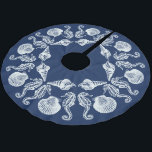 Vintag Beach Hütte Seashells White Blue Brushed<br><div class="desc">Vervollständigen Sie Ihre Badezimmerszene oder Ihren Strandurlaub mit einem eigenen Baumrock. Das Ocean Themed Design zeichnet sich durch Meerpferde und Muscheln in einem attraktiven Muster aus. Dunkelblauer Hintergrund mit Vintager weißer Muschel und Meerpferden.</div>