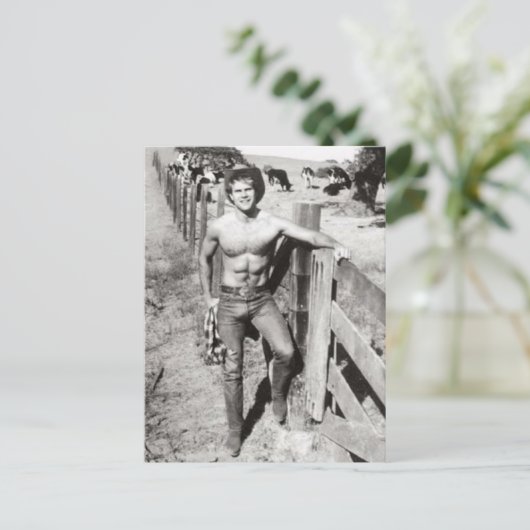 Vintag Beefcake Cowboy Postkarte (Stehend Vorderseite)