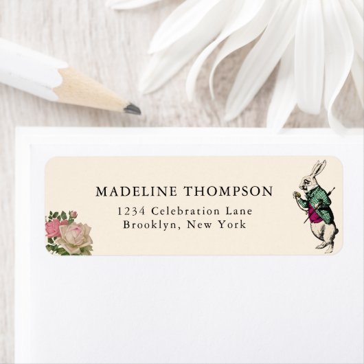 Vintag Blush Floral Rabbit Alice im Wunderland (Insitu)