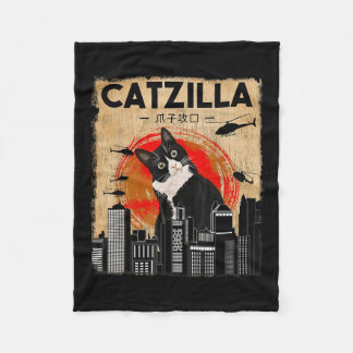 Vintag Catzilla - Funny Tuxedo Cat and Kitten Fleecedecke