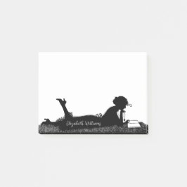 Vintag Chic Young Woman Reading a Book with Name Post-it Klebezettel