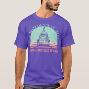 Vintag Ein Frauenplatz befindet sich im Haus und T-Shirt