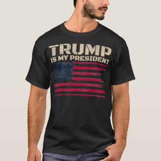 Vintag erschütterte amerikanische Flagge Trump ist T-Shirt