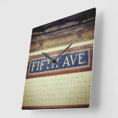 Vintag Fifth Avenue Sign - Manhattan, NYC Quadratische Wanduhr (Winkel)