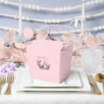 Vintag Garden Bird - einfarbige Blume Geschenkschachtel<br><div class="desc">Minimalistisch und dennoch reich an Details - diese monochrome Kollektion bringt Vintage Vögel und Gartenelemente in eine stille Harmonie. Ideal für klassische Innenräume,  Kunstliebhaber und elegante,  naturlich inspirierte Räume.</div>