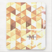 Vintag-gelbbraunes geometrisches Monogramm Mousepad (Vorne)