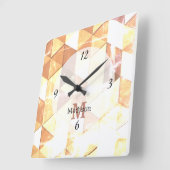 Vintag-gelbbraunes geometrisches Monogramm Quadratische Wanduhr (Winkel)