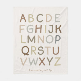 Vintag gestrichener Alphabet-Kinderzimmer-Raum mit Fleecedecke