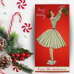 Vintag Girl Hanging Mistletoe Custom Christmas Feiertagskarte<br><div class="desc">Diese niedliche Weihnachtskarte aus der Mitte des Jahrhunderts zeigt eine junge Dame,  die auf ihren Zehen stehend ist,  um einen Faustfick zu hängen. Personalisieren Sie dies,  indem Sie Ihren Namen oder Ihre Familie auf der Vorderseite der Karte hinzufügen und die Nachricht auf der Rückseite anpassen und/oder Ihren Namen hinzufügen.</div>