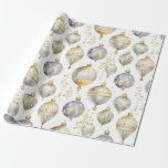 Vintag Gold Silver Black Christmas Ornaments Geschenkpapier<br><div class="desc">Vintage Ornamente in Gold und Silber werden in diesem Aquarellbild für Ihre Weihnachts- und Winterurlaubsverpackung eingefangen. In dieser Rolle sind die markantesten Farben Gold und Silber,  mit einem Farbton von schwarz und einigen skurrilen Golddetails.</div>