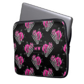 Vintag Gothic Pink Roses Skelett Monogramm Laptopschutzhülle (Vorderseite Links)