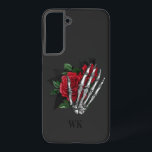 Vintag-Gothic-Rote Rosen Skeletton-Monogramm Samsung Galaxy Hülle<br><div class="desc">Whimsikal Vintag gotische Handy Gehäuse mit rote Rosen in einer Skeletthand.</div>