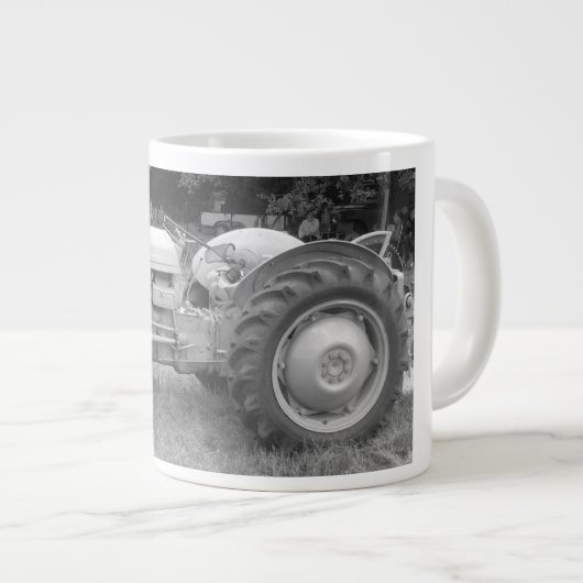 Vintag-Grauschnecke Jumbo-Tasse (Vorderseite Rechts)