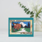 Vintag Kid Hefting Halloween Jack O'Lantern Postkarte (Stehend Vorderseite)