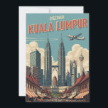 Vintag Kuala Lumpur Malaysia Feiertagskarte<br><div class="desc">Kuala Lumpur, die Hauptstadt Malaysias, ist eine pulsierende Metropole, die moderne Dynamik nahtlos mit einem reichen Kulturerbe verbindet. Es ist eine Stadt der Kontraste, in der sich mächtige Wolkenkratzer mit den traditionellen malayischen Dörfern verbinden, und die geschäftigen Märkte teilen sich Raum mit ruhigen Parks. Hier ist ein Blick darauf, was...</div>