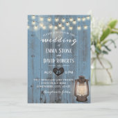 Vintag Lantern Dusty Blue Barn Wood Wedding Einladung (Stehend Vorderseite)