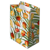 Vintag Mango & Greenery Sommerfruchtmuster Mittlere Geschenktüte (Rückseite Schrägansicht)