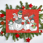 Vintag Merry Snowman Family Custom Weihnachten<br><div class="desc">Verbringen Sie Feiertagssjubeln mit dieser Weihnachtskarte,  die eine niedliche Schneefamilie beherbergt,  die im Winter im Urlaub getragen wird und Geschenke trägt. Personalisieren Sie die Nachricht auf der Rückseite durch Anpassen und/oder Hinzufügen Ihres Namens/Ihrer Namen oder verließ Sie die Textfelder leer,  wenn Sie vor der Übermittlung handgeschriebene Nachrichten hinzufügen möchten.</div>
