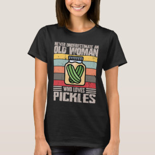 Vintag nie eine alte Frau unterschätzen, die Liebe T-Shirt