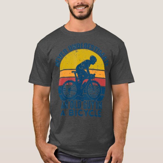 Vintag nie einen alten Mann unterschätzen T-Shirt (Vorderseite)