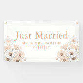 Vintag Pink Daisies Just Married Car Banner (Horizontal)
