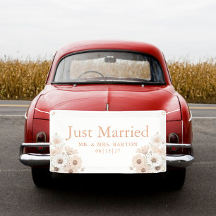 Vintag Pink Daisies Just Married Car Banner