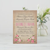 Vintag Pink Roses Rustic Burlap Wedites Einladung (Stehend Vorderseite)