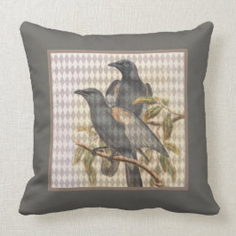 Vintag Raven Ephemera über Harlequin Pattern Kissen