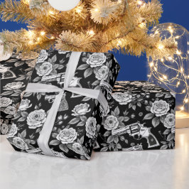 Vintag Revolver Blumendarstellung Schwarz-weiß Geschenkpapier