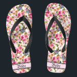 Vintag rosa Blumenmuster Hochzeitbrille Badesandalen<br><div class="desc">Mit Vintag rosa Blumenmuster und klassischer Hochzeitstil-Typografie fügen diese eleganten Flip-Flops Ihrem Hochzeitstag, Junggeselinnen-Abschied oder anderen Feierlichkeiten eine stilvolle Glamenfülle hinzu. Strich Anpassen Sie es mit Ihrer Formulierung durch die Vorlagenfelder. Wenn Sie gewollt haben, um den Stil, die Farbe oder die Textplatzierung des Schriftartes zu ändern, klicken Sie einfach auf...</div>