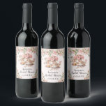 Vintag rosa Blumenstrauß Tee Party Brautparty Weinetikett<br><div class="desc">Diese Vintagen Tee-Party-Weinflaschen können Sie schnell und einfach personalisieren. Klicken Sie einfach auf die Schaltfläche "Weitere Einstellungen", um die Texte zu bearbeiten, Schriftart und Schriftart zu ändern. Mit einem Set aus hübschem Vintagem Teekessel und Teakup und wunderschönen Rosen in Rosatönen. Alle Texte können bearbeitet werden. Personalisieren Sie sie für Brautparty,...</div>