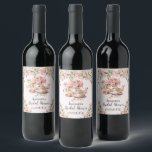 Vintag rosa Blumenstrauß Tee Party Brautparty Weinetikett<br><div class="desc">Diese Vintagen Tee-Party-Weinflaschen können Sie schnell und einfach personalisieren. Klicken Sie einfach auf die Schaltfläche "Weitere Einstellungen", um die Texte zu bearbeiten, Schriftart und Schriftart zu ändern. Mit einem Set aus hübschem Vintagem Teekessel und Teakup und wunderschönen Rosen in Rosatönen. Alle Texte können bearbeitet werden. Personalisieren Sie sie für Brautparty,...</div>