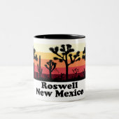 Vintag Roswell New Mexico Zweifarbige Tasse (Mittel)