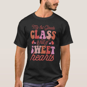 Vintag School Teacher 1. Grader Hearts Groovy Va T-Shirt