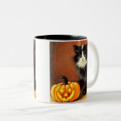 Vintag Schwarz/Weiß Halloween Kitten Zweifarbige Tasse (VorderseiteRechts)