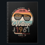 Vintag seit 1961 notizblock<br><div class="desc">Das perfekte Vintage Geburtstagsgeschenk mit Ihrem Geburtsjahr und schönen Retrofarben. Sehr nette alte Schule und modernes Design gleichzeitig.</div>