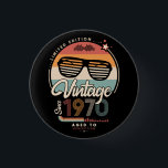 Vintag seit 1970 button<br><div class="desc">Das perfekte Vintage Geburtstagsgeschenk mit Ihrem Geburtsjahr und schönen Retrofarben. Sehr nette alte Schule und modernes Design gleichzeitig.</div>