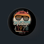 Vintag seit 1978 button<br><div class="desc">Das perfekte Vintage Geburtstagsgeschenk mit Ihrem Geburtsjahr und schönen Retrofarben. Sehr nette alte Schule und modernes Design gleichzeitig.</div>