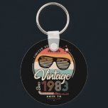 Vintag seit 1983 schlüsselanhänger<br><div class="desc">Das perfekte Vintage Geburtstagsgeschenk mit Ihrem Geburtsjahr und schönen Retrofarben. Sehr nette alte Schule und modernes Design gleichzeitig.</div>
