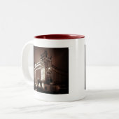 Vintag Sepia London Tower Bridge Zweifarbige Tasse (Vorderseite Links)