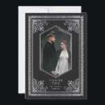 Vintag Silver Viktorianisch Wedding Foto Danke<br><div class="desc">Elegantes und modernes Hochzeitsdesign inspiriert durch einen gotischen viktorianischen Kunststil. Sie können dies durch einen Klick auf "PERSONALISIEREN" weiter anpassen. Matching Items in unserem Shop für ein komplettes Party Thema.</div>